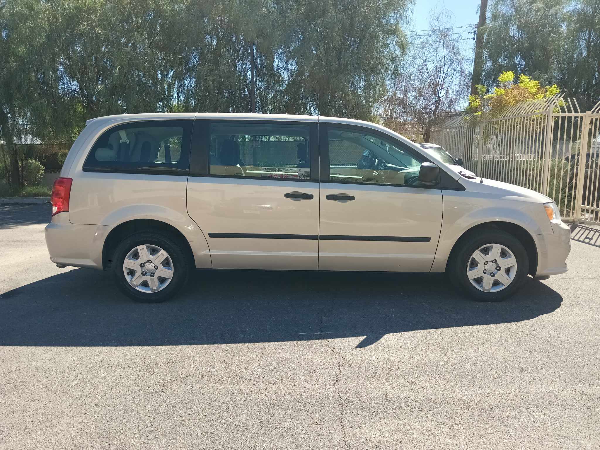 2013 Dodge Grand Caravan Passenger SE Minivan 4D
