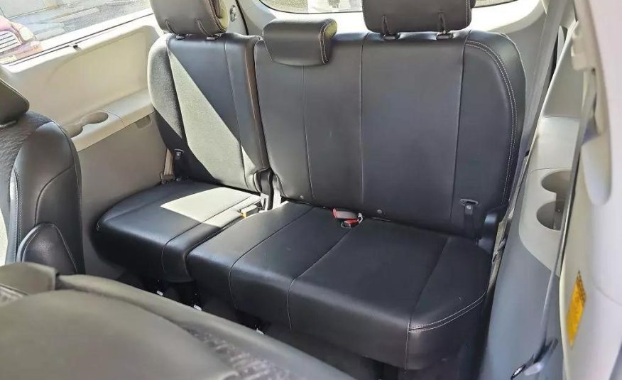 2014 Toyota Sienna SE Minivan 4D