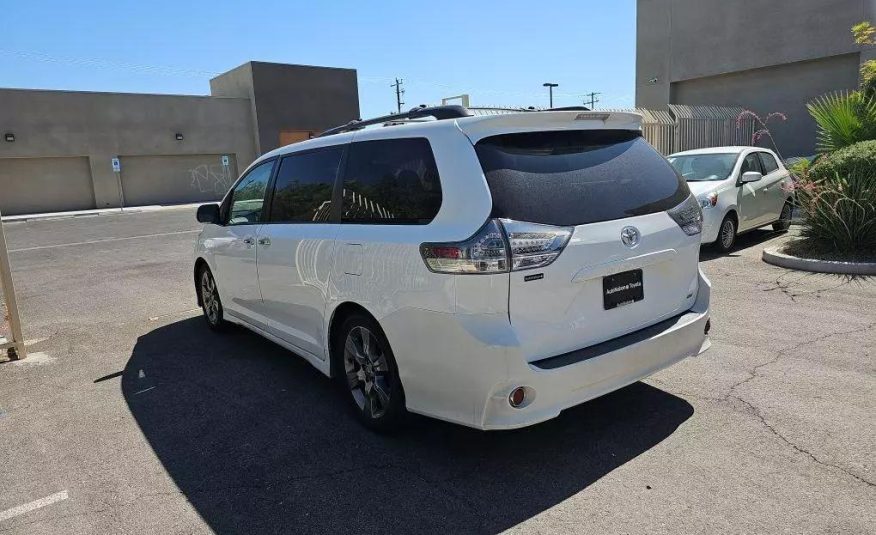 2014 Toyota Sienna SE Minivan 4D