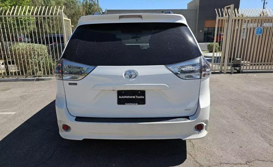 2014 Toyota Sienna SE Minivan 4D