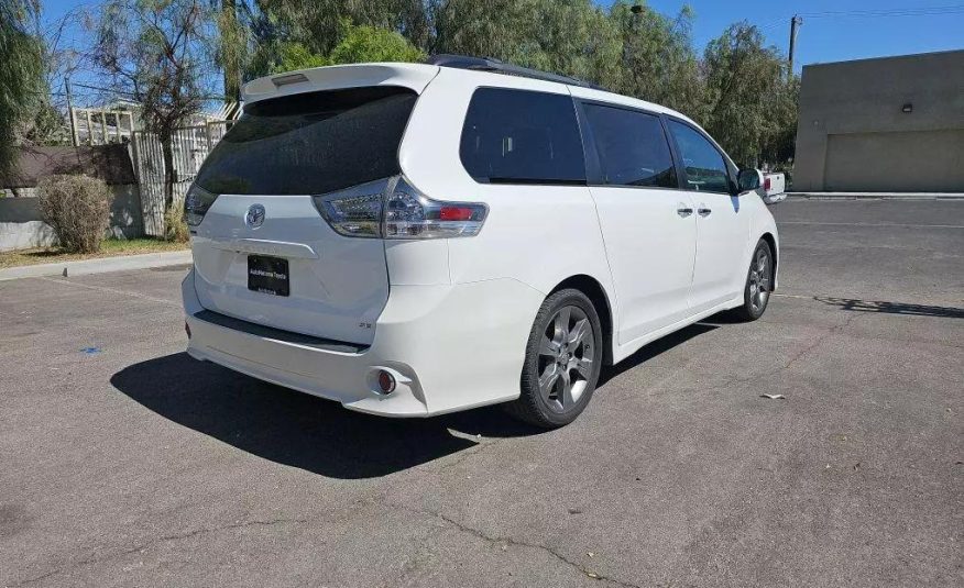 2014 Toyota Sienna SE Minivan 4D