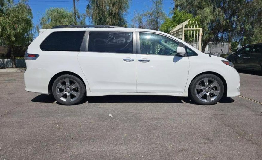 2014 Toyota Sienna SE Minivan 4D