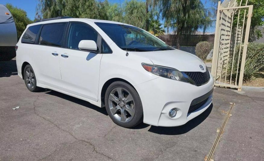 2014 Toyota Sienna SE Minivan 4D