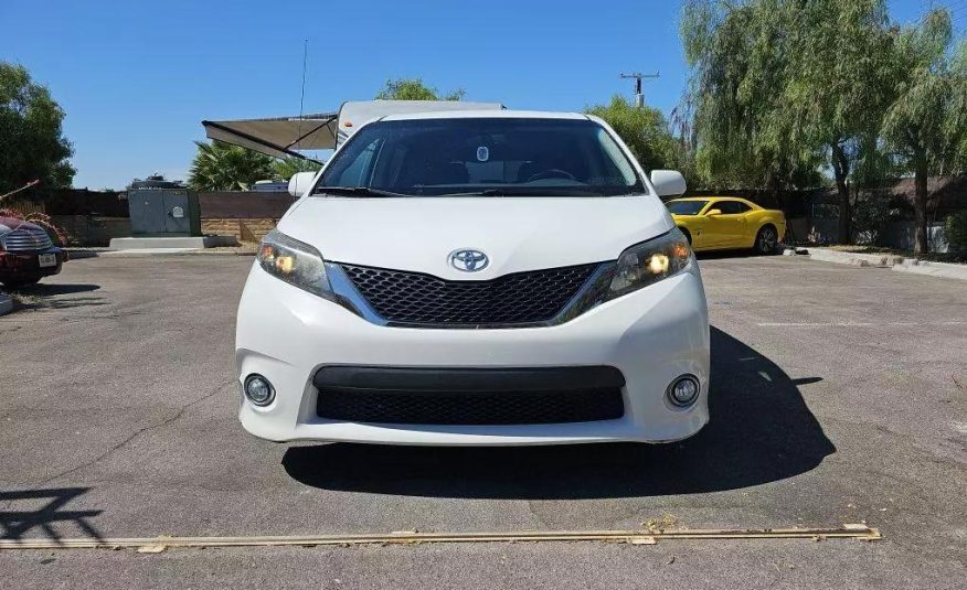 2014 Toyota Sienna SE Minivan 4D