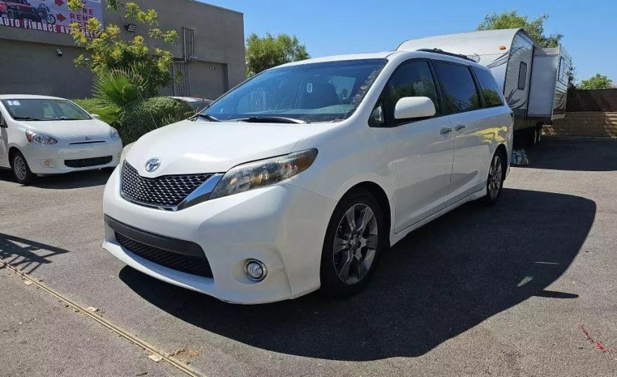 2014 Toyota Sienna SE Minivan 4D