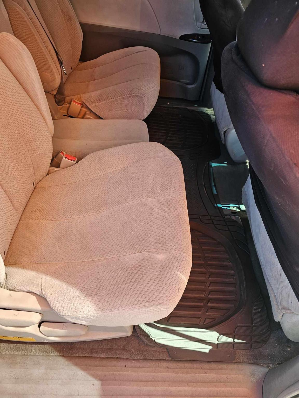 2011 Toyota Sienna LE Minivan 4D