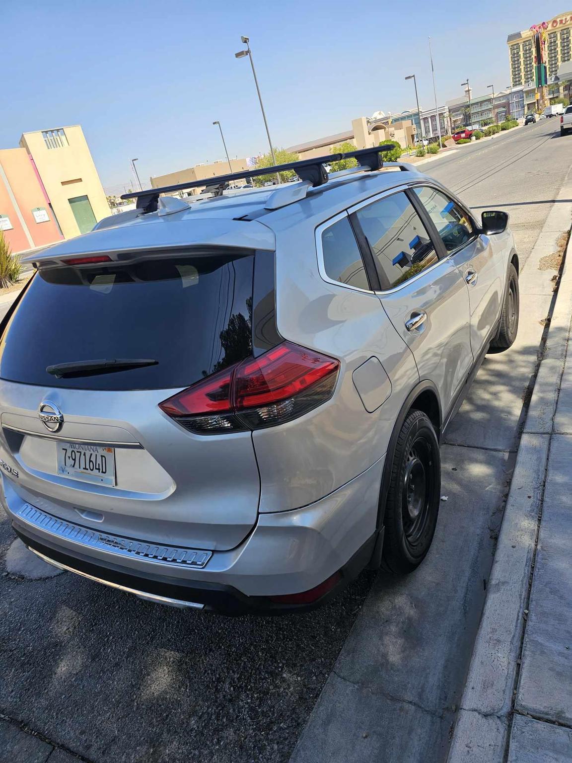 2017 Nissan Rogue SV Sport Utility 4D