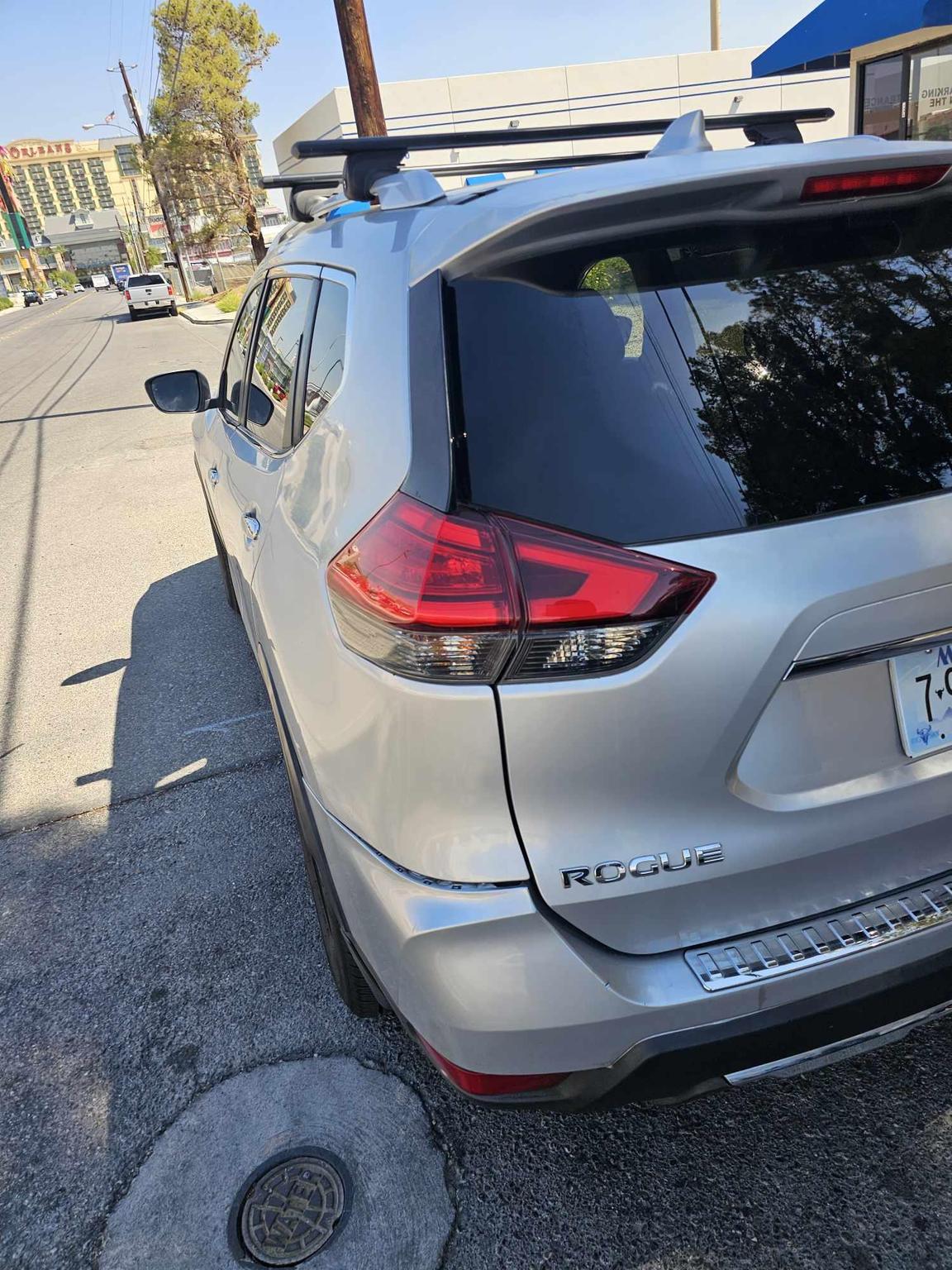 2017 Nissan Rogue SV Sport Utility 4D