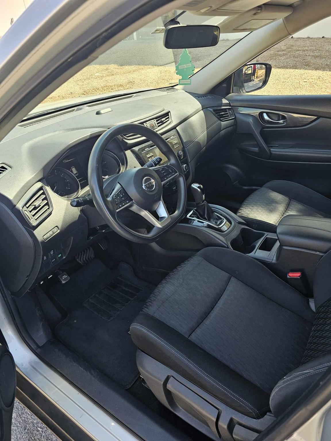 2017 Nissan Rogue SV Sport Utility 4D