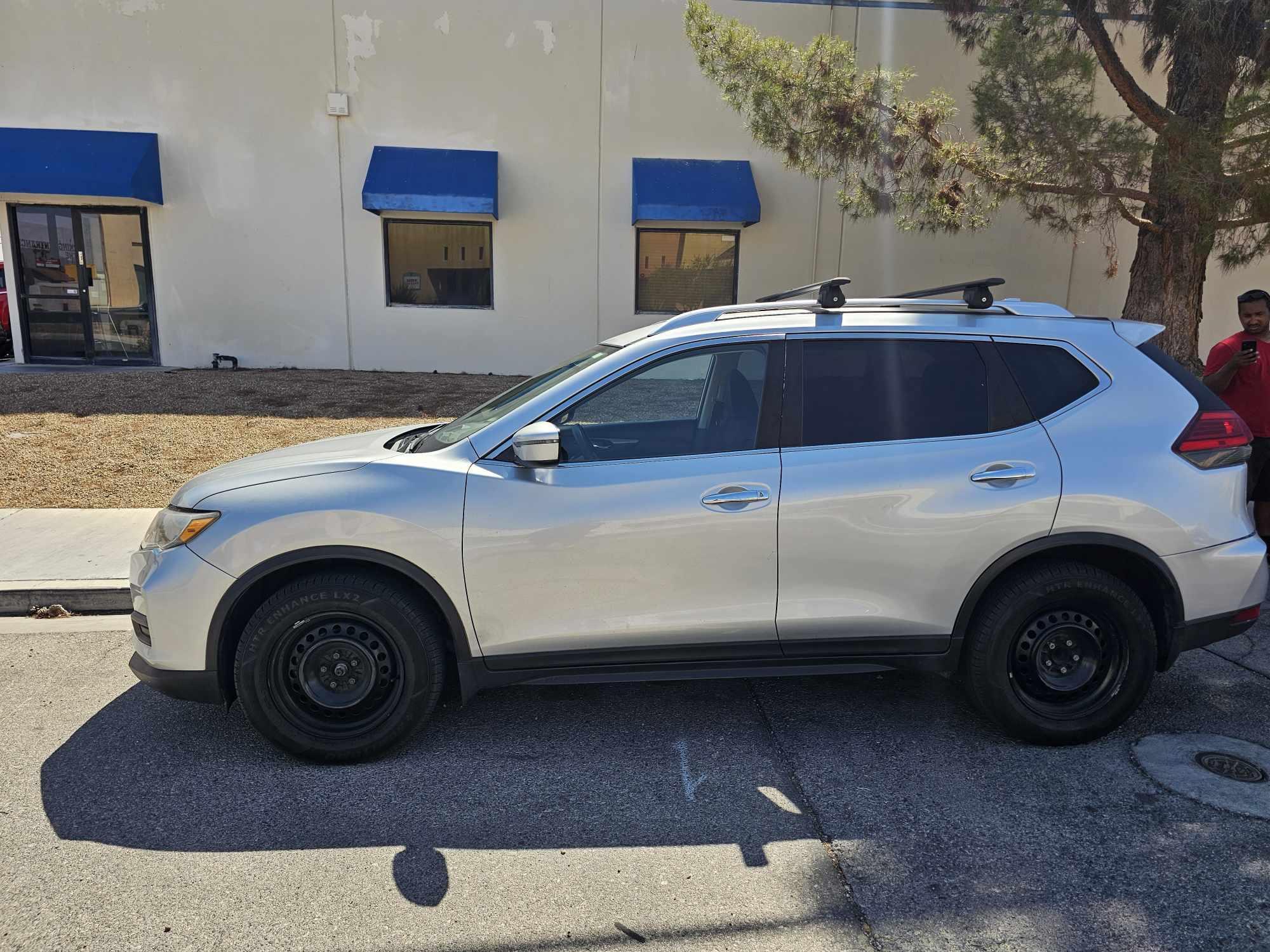 2017 Nissan Rogue SV Sport Utility 4D