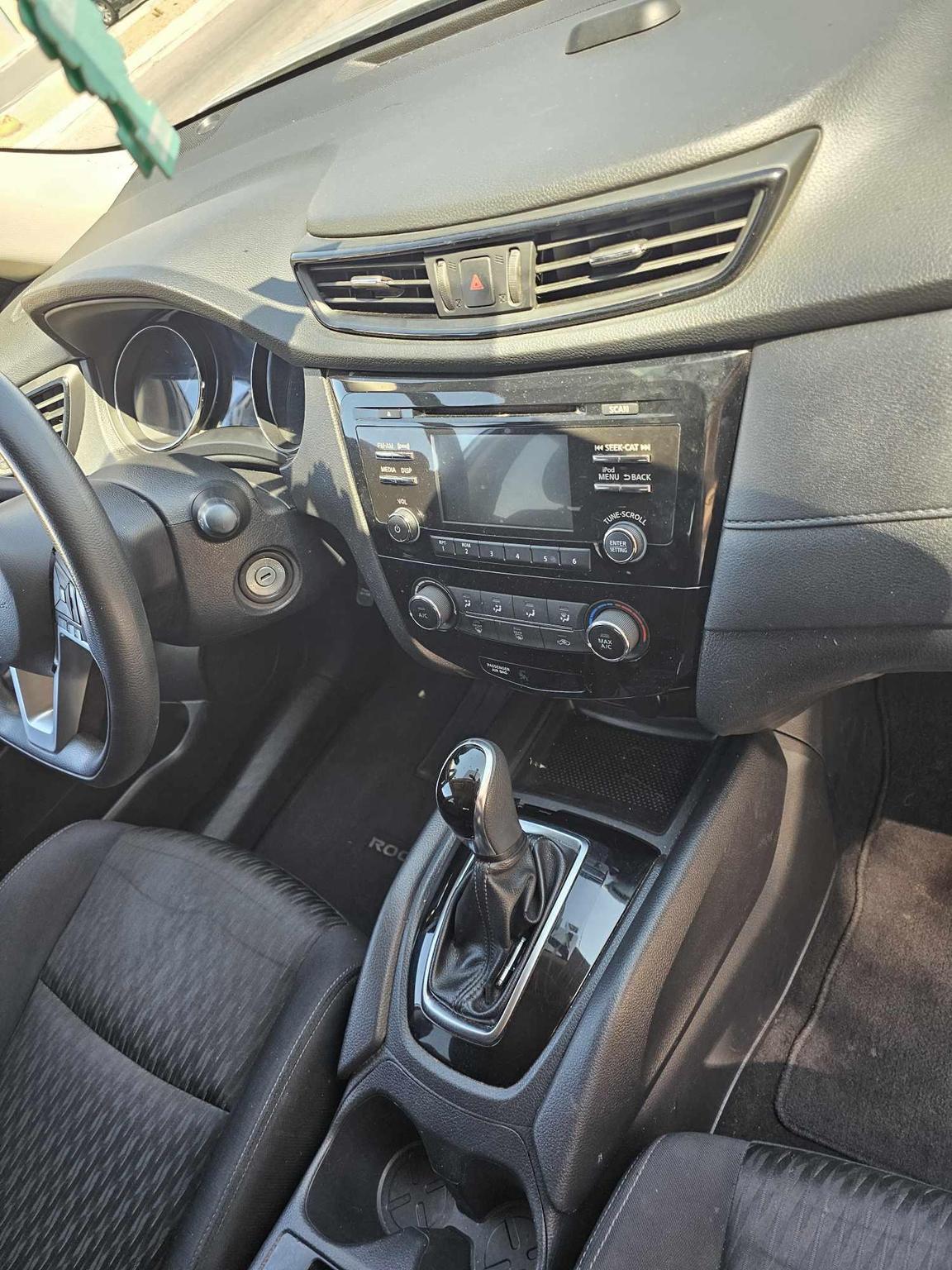 2017 Nissan Rogue SV Sport Utility 4D