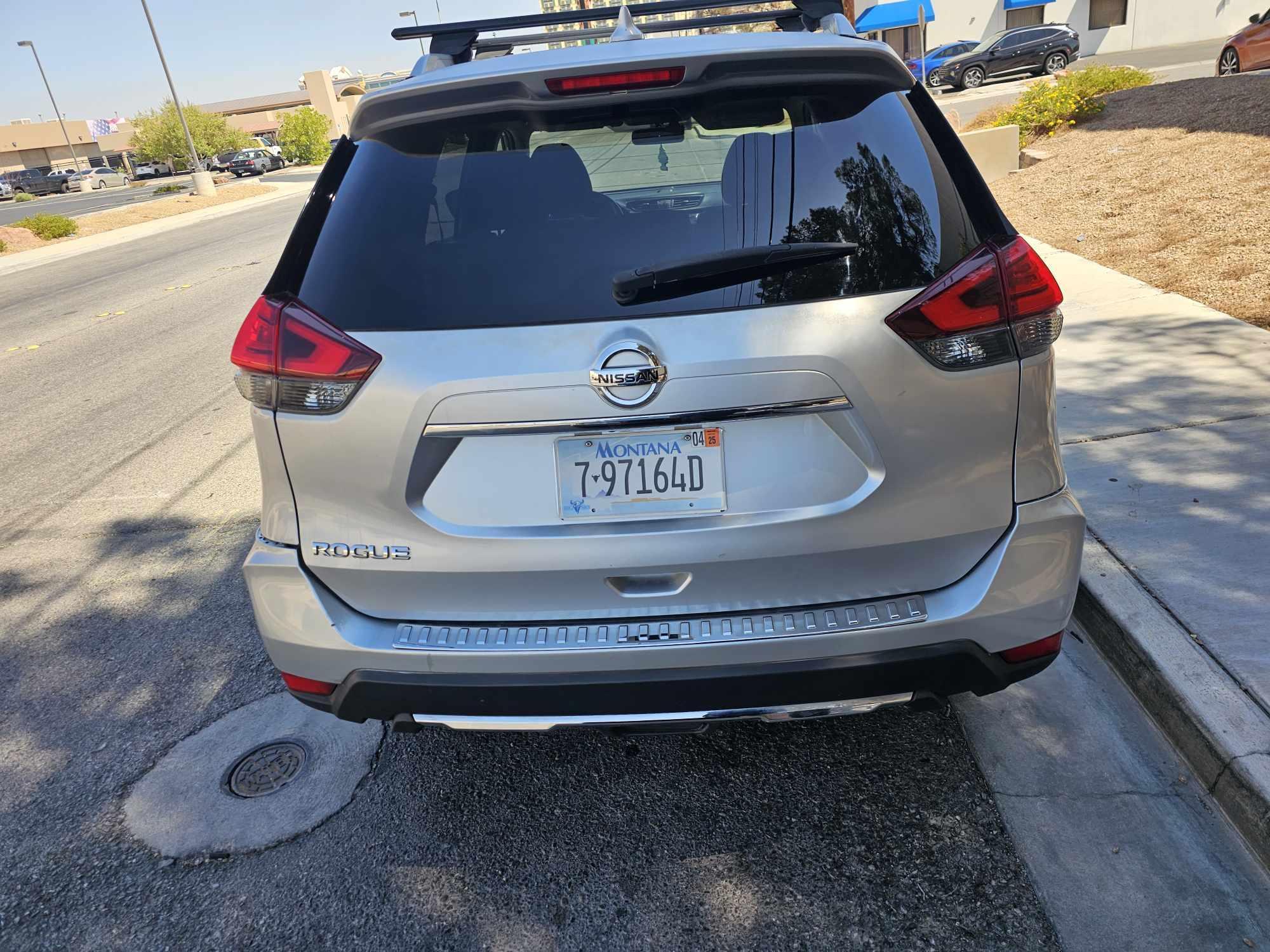 2017 Nissan Rogue SV Sport Utility 4D