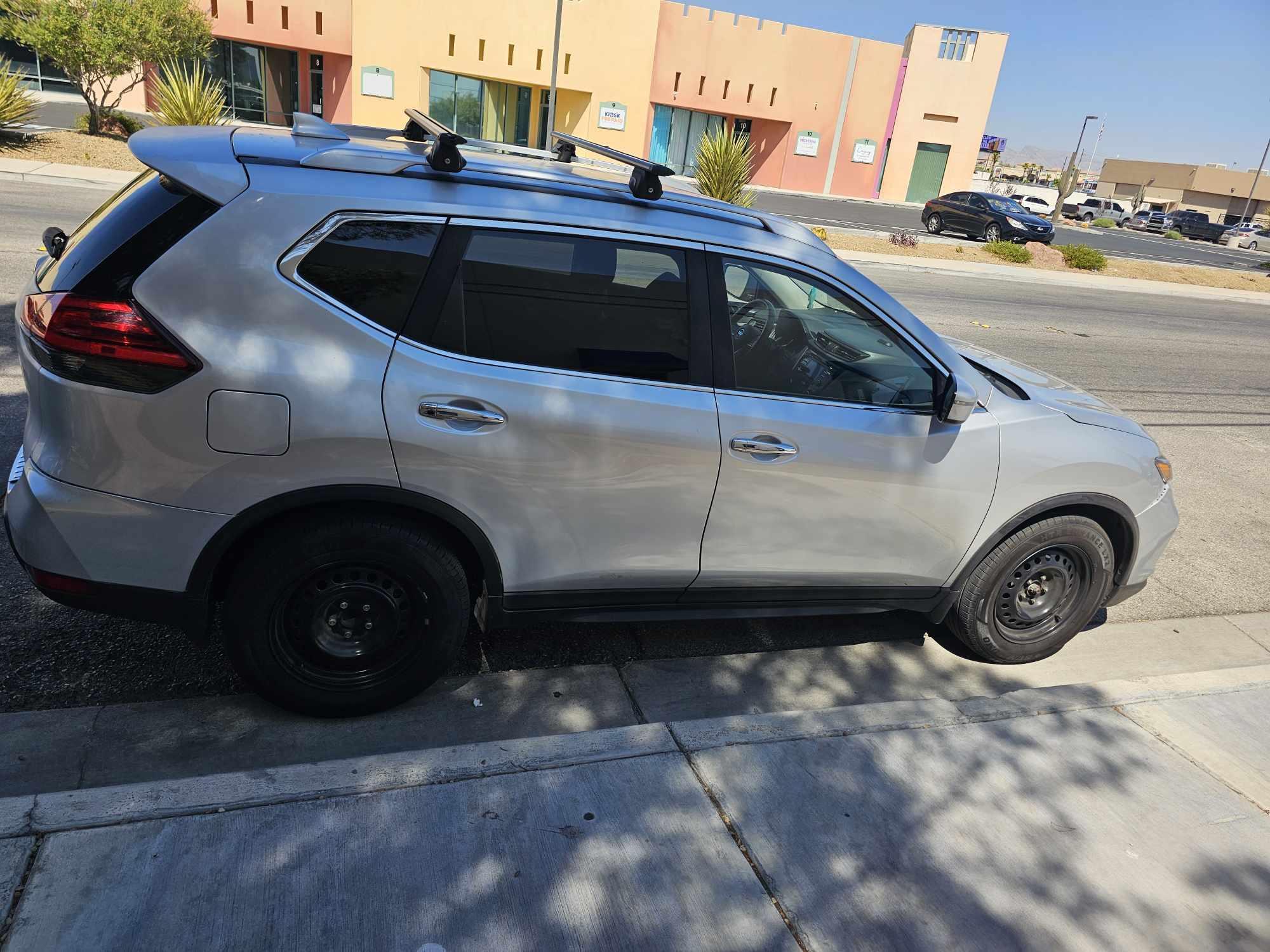 2017 Nissan Rogue SV Sport Utility 4D
