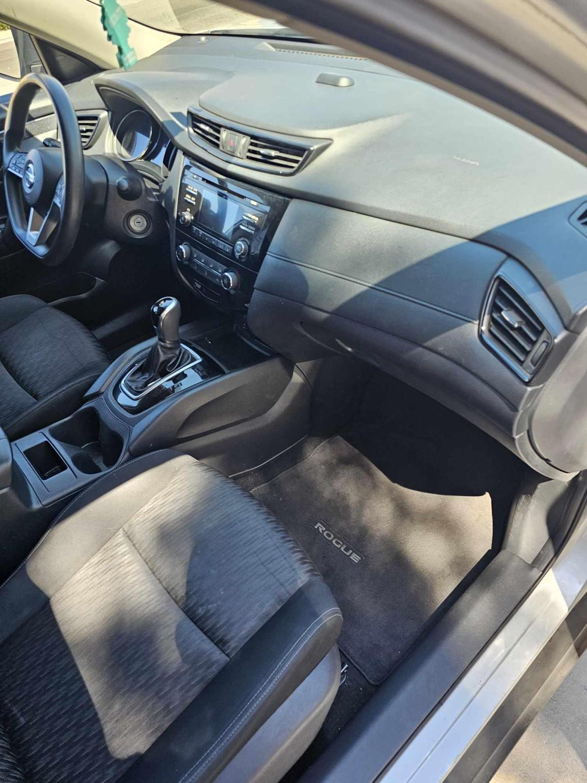 2017 Nissan Rogue SV Sport Utility 4D