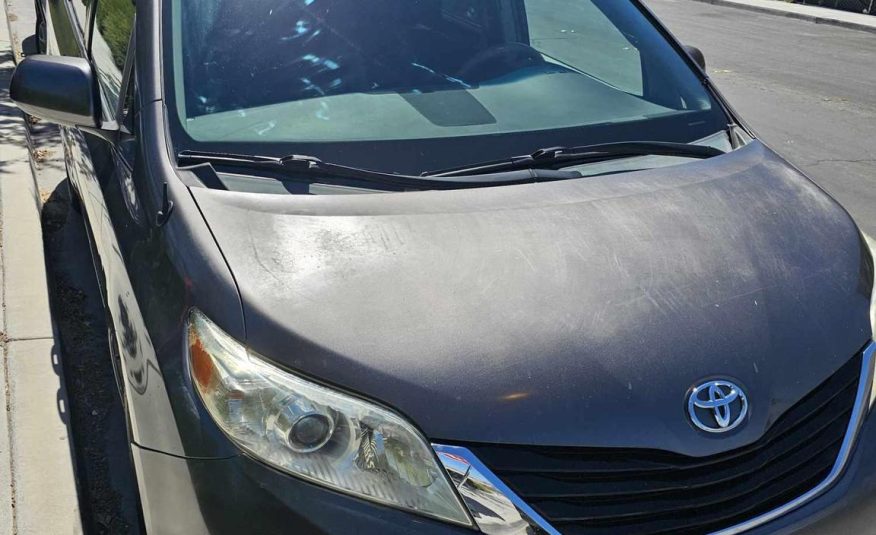 2011 TOYOTA SIENNA GREY